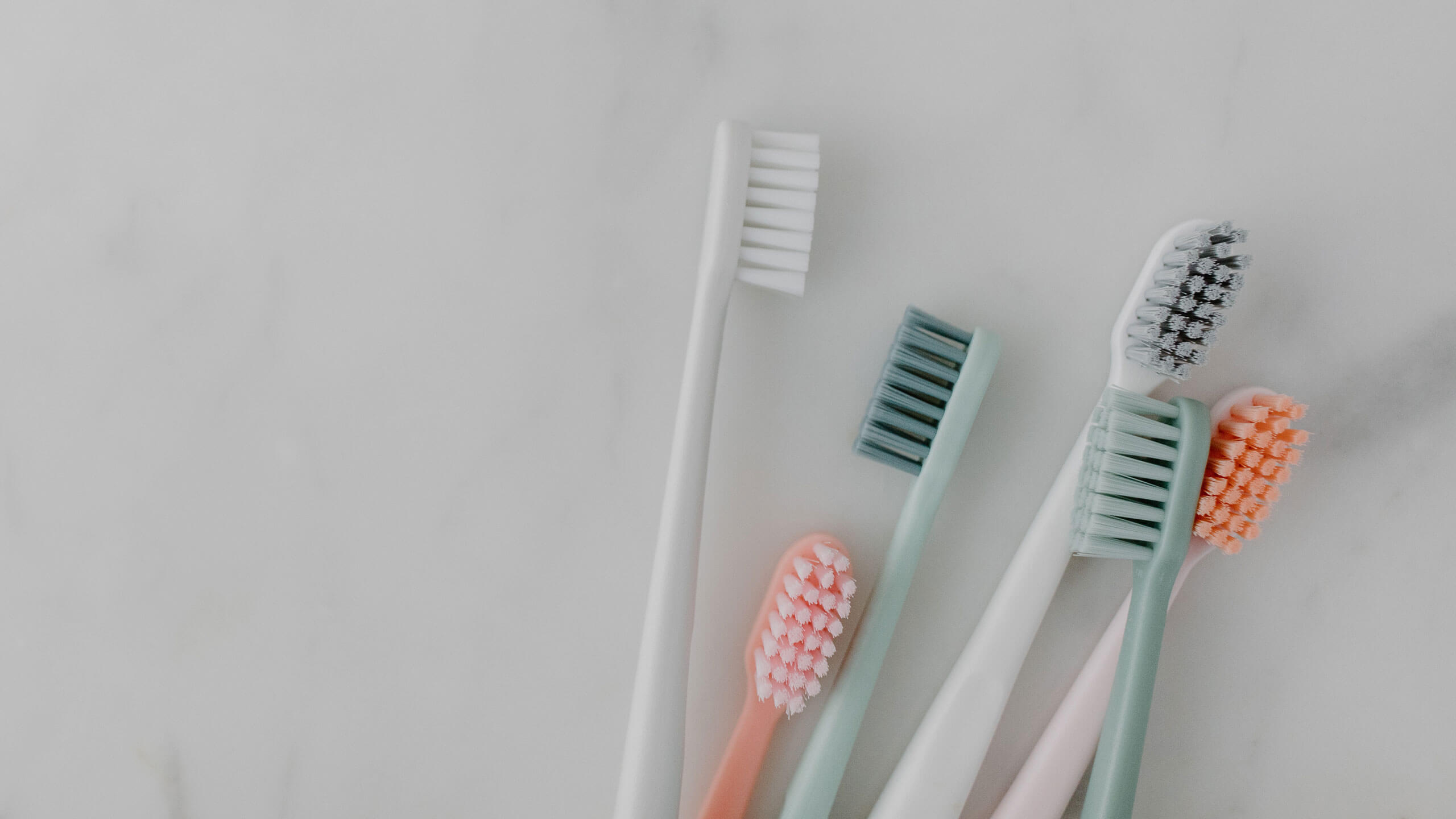 Electric Toothbrushes vs. Manual Toothbrushes Alkass Dental